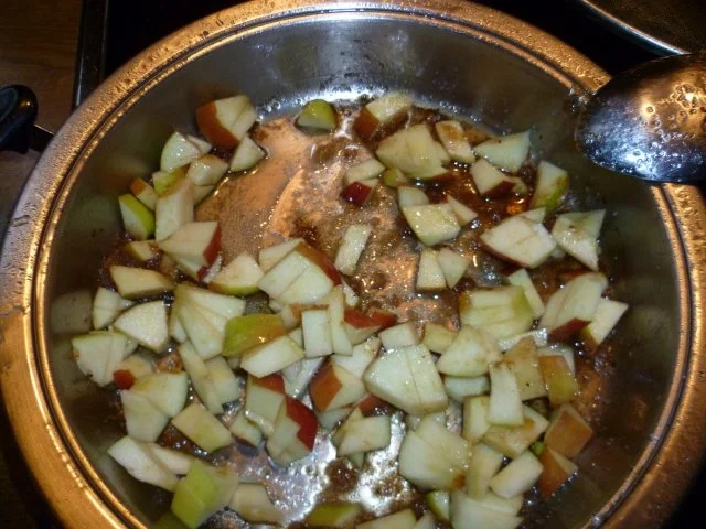 Entenbrust mit karamellisierten Rotwein-äpfeln auf Feldsalat - Rezept - Bild Nr. 4