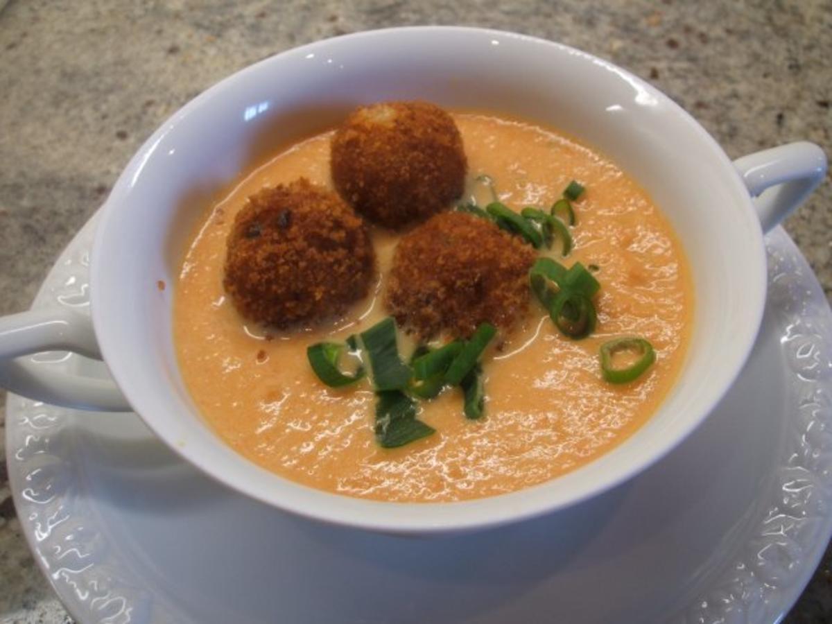 Bilder für Suppen: Feine Karottensuppe mit scharfen Kartoffelbällchen - Rezept