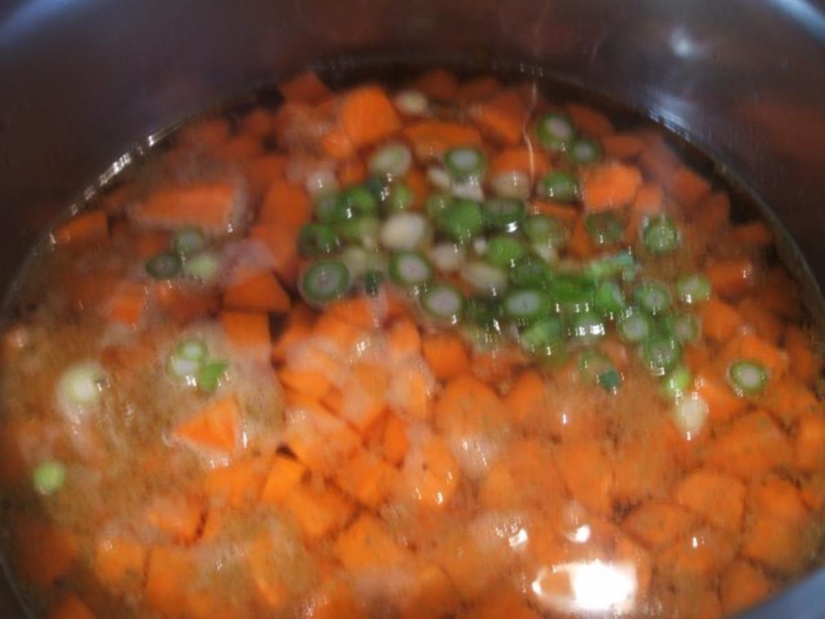 Suppen: Feine Karottensuppe mit scharfen Kartoffelbällchen - Rezept - Bild Nr. 3