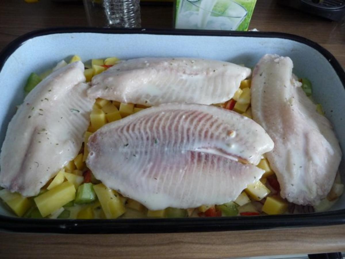 Fisch : Fischfilet auf einem bunten Gemüsebett - Rezept - kochbar.de
