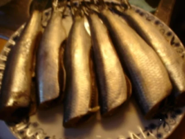 Grüne Heringe mit Bratkartoffeln und Salat - Rezept - Bild Nr. 2