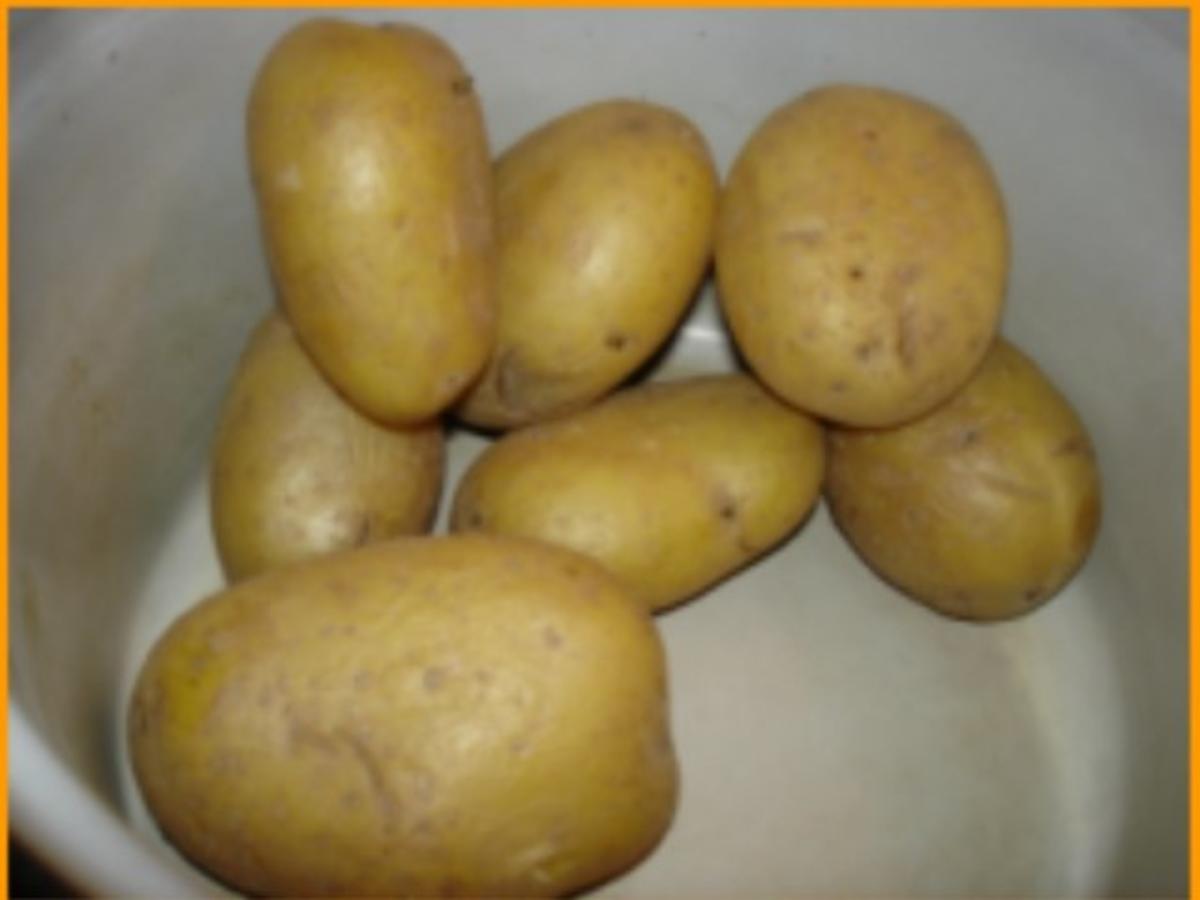 Grüne Heringe mit Bratkartoffeln und Salat - Rezept - Bild Nr. 3