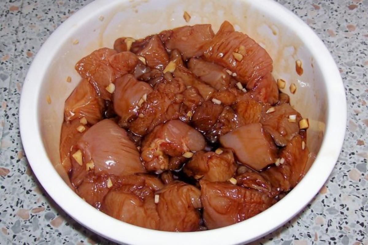 Fruchtige Teriyaki-Hähnchen-Pfanne mit Porree, Möhren und Paprika - Rezept - Bild Nr. 2