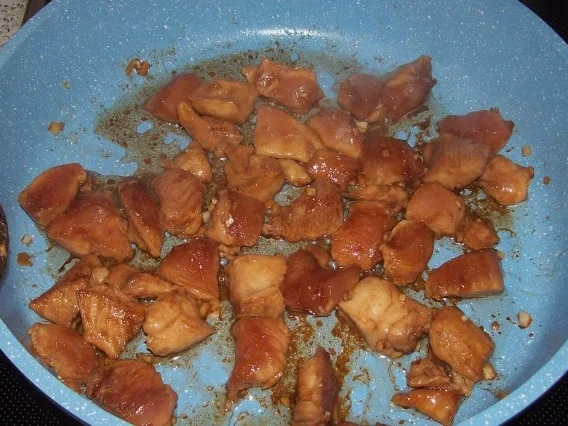 Fruchtige Teriyaki-Hähnchen-Pfanne mit Porree, Möhren und Paprika - Rezept - Bild Nr. 4