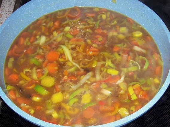 Fruchtige Teriyaki-Hähnchen-Pfanne mit Porree, Möhren und Paprika - Rezept - Bild Nr. 7