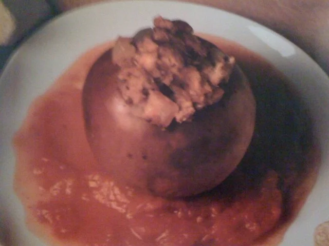 Rezept: Pikanter Bratapfel mit Süsskartoffel-Füllung an Tomatensoße Pikanter Bratapfel mit Süsskartoffel-Füllung an Tomatensoße - Rezept