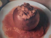Pikanter Bratapfel mit Süsskartoffel-Füllung an Tomatensoße - Rezept