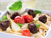 Pasta mit Fenchel-Hackbällchen, Tomate und Mozzarella - Rezept