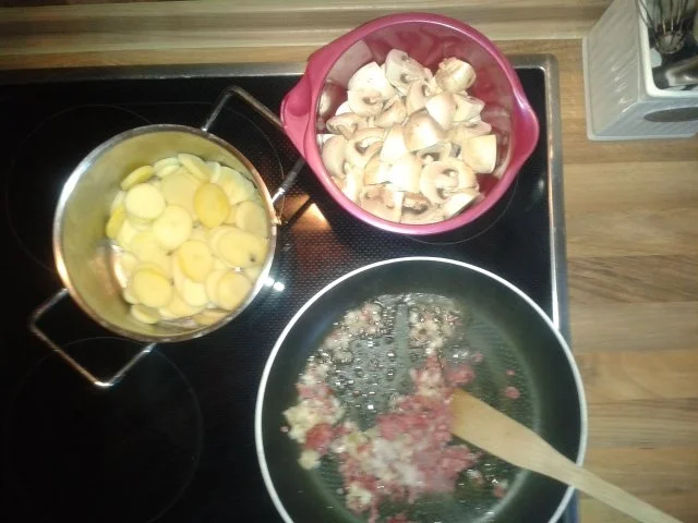 Rezept: Jägerpfännchen mit Kräuterschmand Bild Nr. 2 Jägerpfännchen mit Kräuterschmand - Rezept - Bild Nr. 2