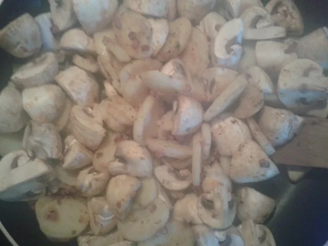 Rezept: Jägerpfännchen mit Kräuterschmand Bild Nr. 5 Jägerpfännchen mit Kräuterschmand - Rezept - Bild Nr. 5