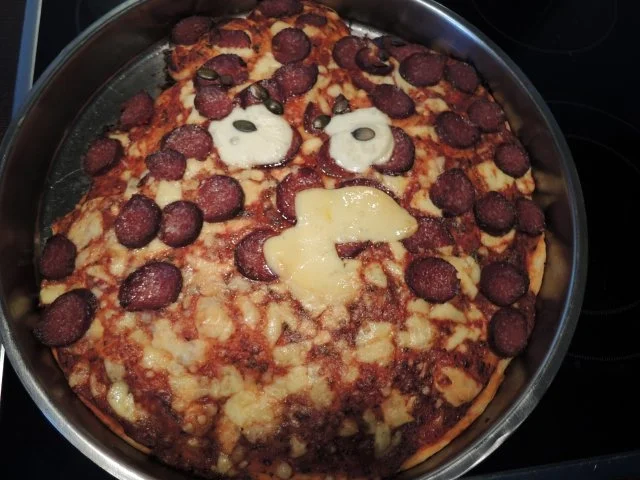 Rezept: Angry Birds Pizza Bild Nr. 4 Angry Birds Pizza - Rezept - Bild Nr. 4