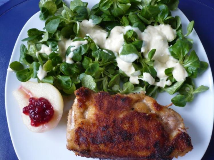 Gefülltes Schnitzel auf Feldsalat - Rezept - kochbar.de