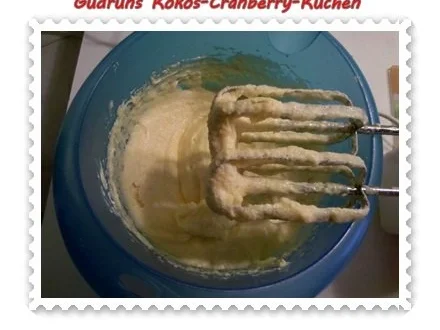Rezept: Kuchen: Kokos-Cranberry-Kuchen Bild Nr. 3 Kuchen: Kokos-Cranberry-Kuchen - Rezept - Bild Nr. 3