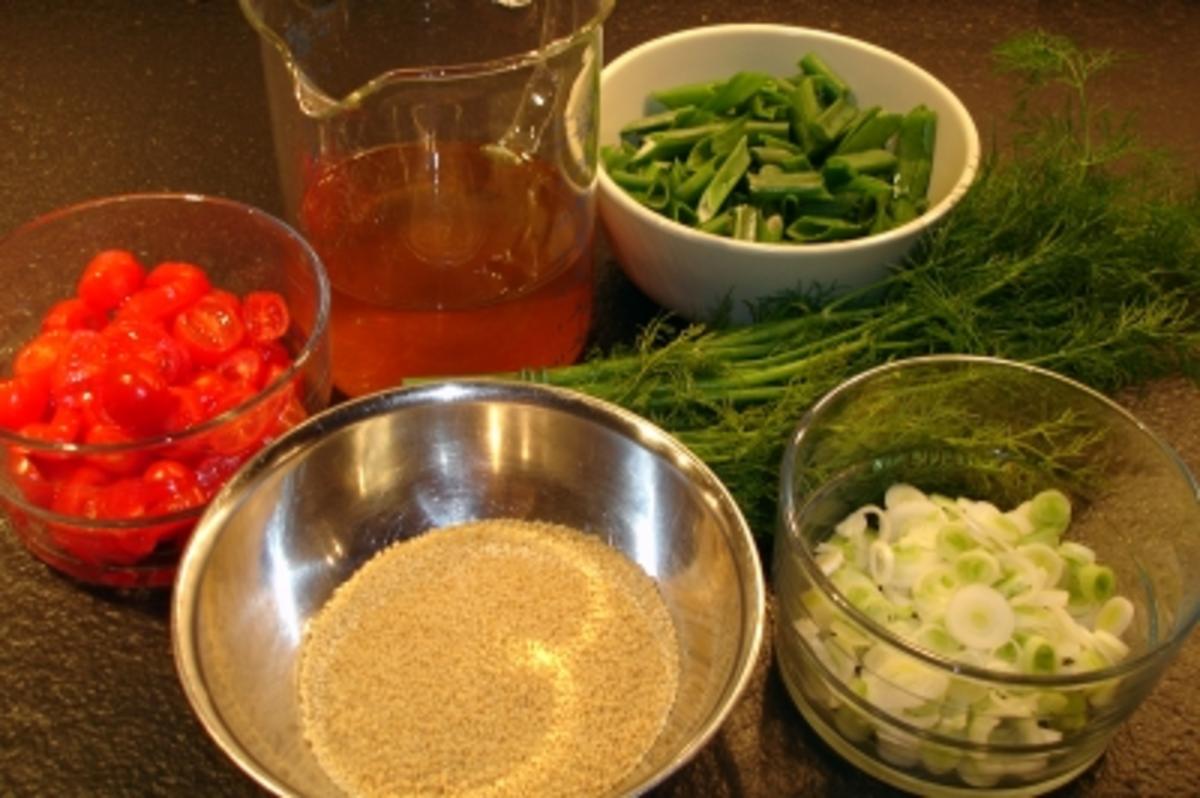 Bilder für Couscous-Salat mit Tomaten und Frühlingszwiebeln - Rezept