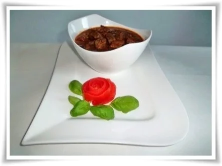 Rindergulasch zart und würzig  mit „Balsamissimo cremig mild mit Preiselbeeren“ verfeinert - Rezept - Bild Nr. 2
