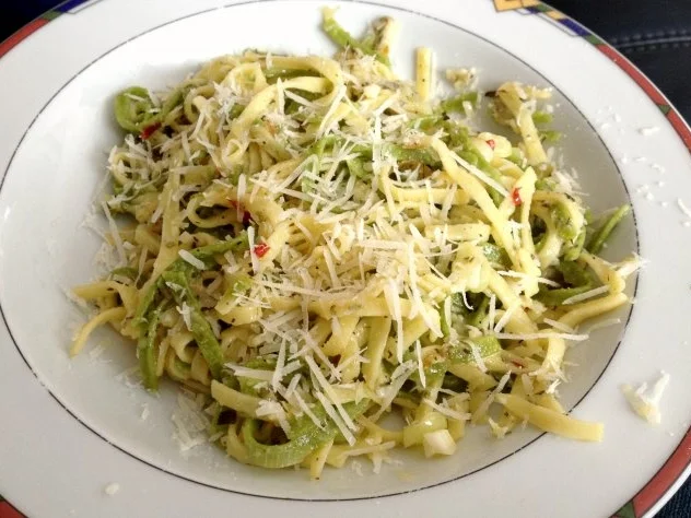 Rezept: Pasta mit Knoblauch und Frühlingszwiebeln Pasta mit Knoblauch und Frühlingszwiebeln - Rezept