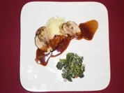 Rezept: Gefüllte Wachteln mit Wirsing und Kartoffelpüree Gefüllte Wachteln mit Wirsing und Kartoffelpüree - Rezept