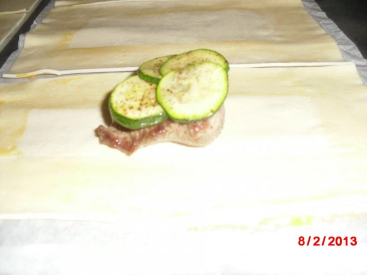 Schweinefilet-Taler mit Zucchini in Blätterteig-Tasche, - Rezept - Bild Nr. 7
