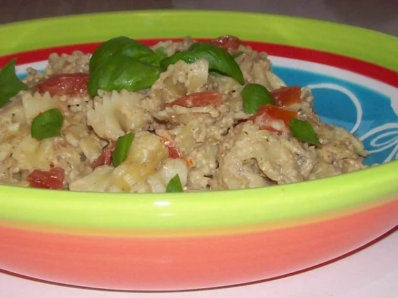 Rezept: Pasta: Würziges Thunfisch-Feta-Pesto mit Balsamico-Champignons Pasta: Würziges Thunfisch-Feta-Pesto mit Balsamico-Champignons - Rezept