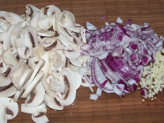 Rezept: Pasta: Würziges Thunfisch-Feta-Pesto mit Balsamico-Champignons Bild Nr. 2 Pasta: Würziges Thunfisch-Feta-Pesto mit Balsamico-Champignons - Rezept - Bild Nr. 2