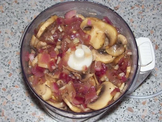 Rezept: Pasta: Würziges Thunfisch-Feta-Pesto mit Balsamico-Champignons Bild Nr. 7 Pasta: Würziges Thunfisch-Feta-Pesto mit Balsamico-Champignons - Rezept - Bild Nr. 7