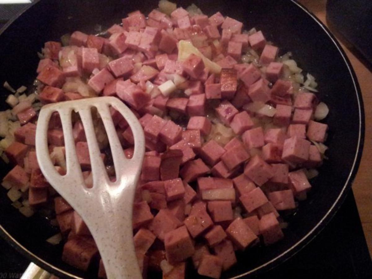 Rūhrei mit Leberkäse und Tomaten - Rezept