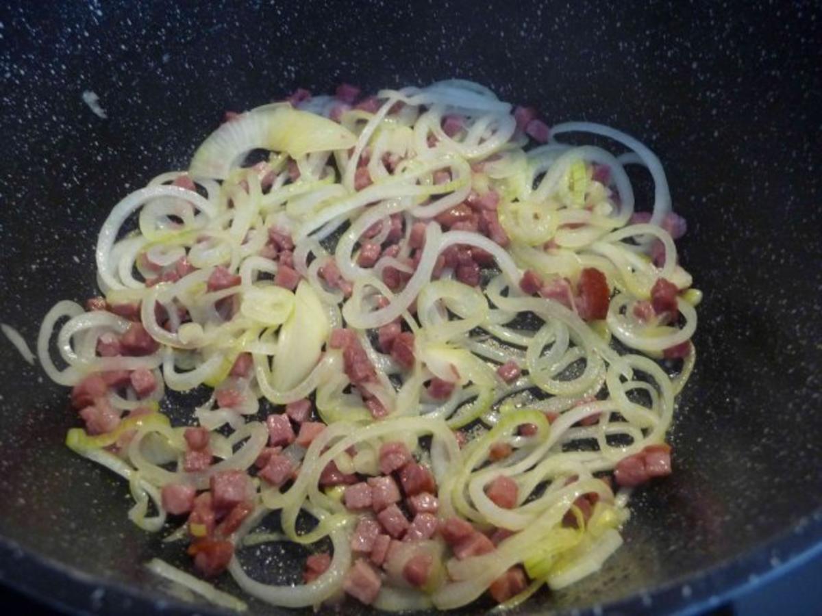 Unter 30 Minuten : Rote Wurst auf Sauerkraut mit Kümmelkartoffeln - Rezept - Bild Nr. 2