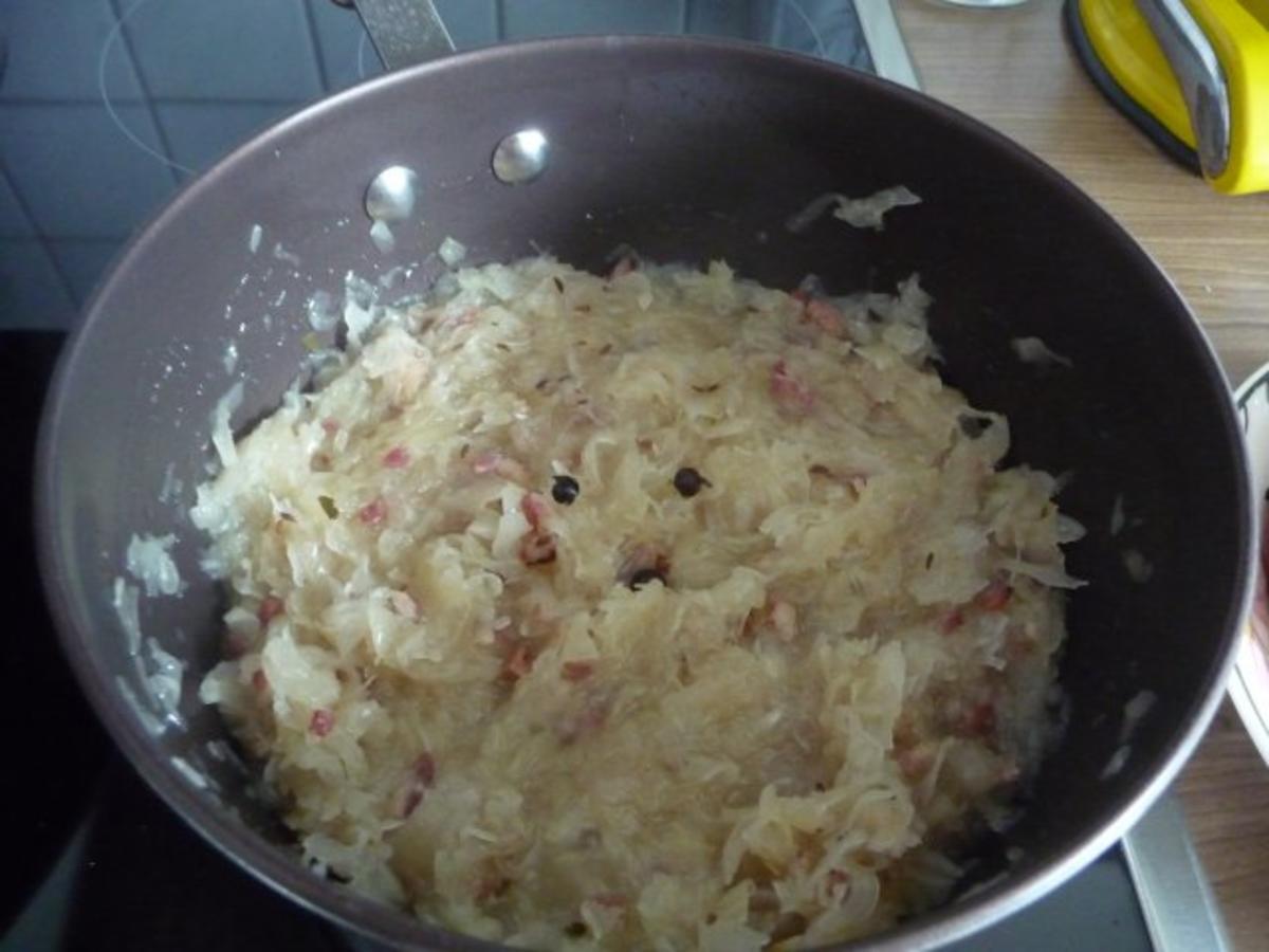 Unter 30 Minuten : Rote Wurst auf Sauerkraut mit Kümmelkartoffeln - Rezept - Bild Nr. 3