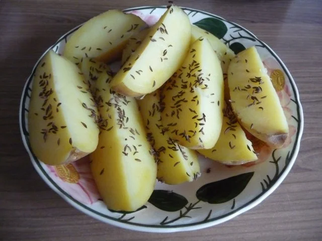 Rezept: Unter 30 Minuten : Rote Wurst auf Sauerkraut mit Kümmelkartoffeln Bild Nr. 4 Unter 30 Minuten : Rote Wurst auf Sauerkraut mit Kümmelkartoffeln - Rezept - Bild Nr. 4