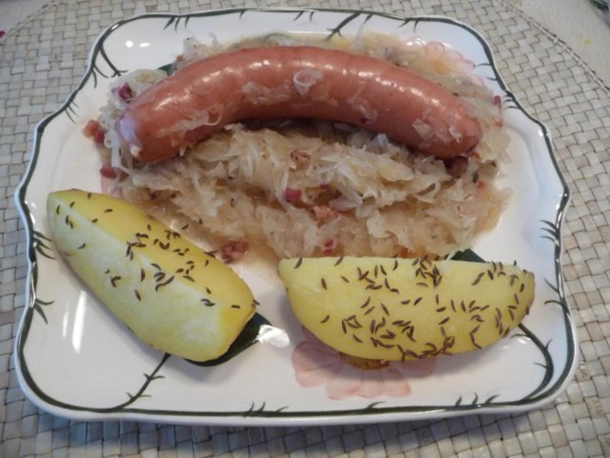 Unter 30 Minuten : Rote Wurst auf Sauerkraut mit Kümmelkartoffeln - Rezept - Bild Nr. 6