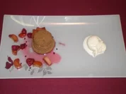 Rezept: Schokoladensoufflee mit Rhabarber und Sauerrahmeis Schokoladensoufflee mit Rhabarber und Sauerrahmeis - Rezept