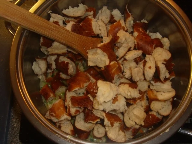 Serviettenknödel mit Brezeln - Rezept - Bild Nr. 3