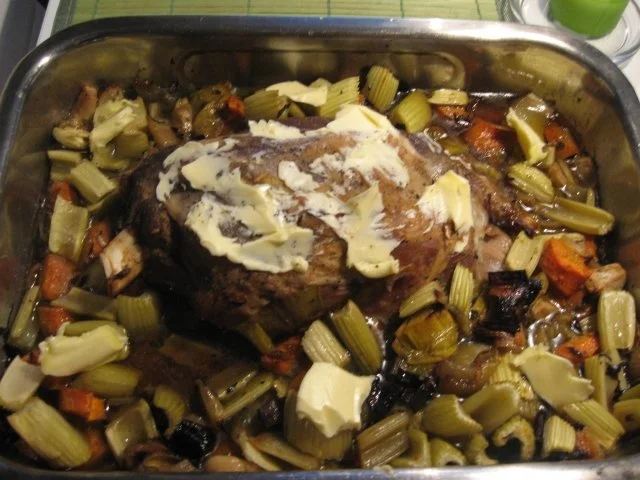 Lammschulter auf Wurzelgemüse und Ofenkartoffeln - Rezept - Bild Nr. 4