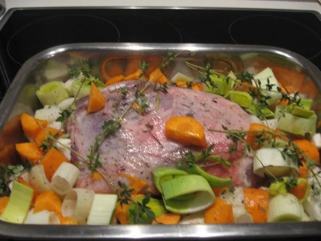 Lammschulter auf Wurzelgemüse und Ofenkartoffeln - Rezept - Bild Nr. 5