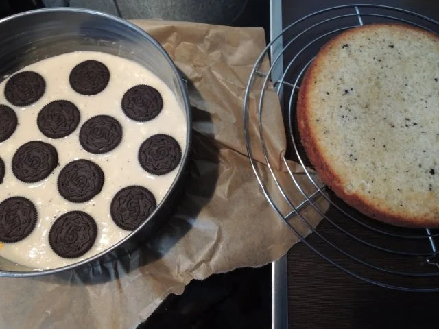 Rezept: Hello Kitty Torte (Oreo-Vanillecreme) Bild Nr. 3 Hello Kitty Torte (Oreo-Vanillecreme) - Rezept - Bild Nr. 3