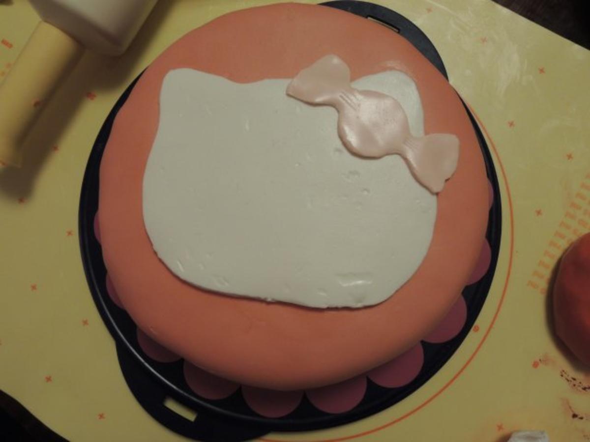 Hello Kitty Torte      (Oreo-Vanillecreme) - Rezept - Bild Nr. 8