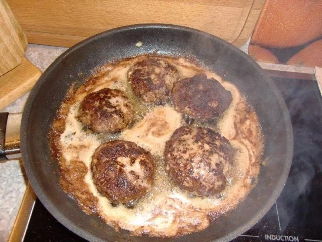 Jägerfrikadelle auf Kartoffelschmorkraut à la Heiko - Rezept - Bild Nr. 10