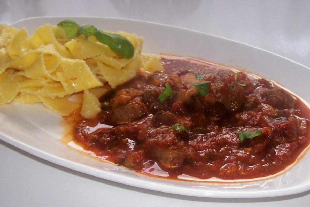 Würziges Gulasch &amp;quot;italienische Art&amp;quot; mit Mandelbutter-Pasta - Rezept ...