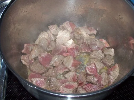 Würziges Gulasch "italienische Art" mit Mandelbutter-Pasta - Rezept - Bild Nr. 5