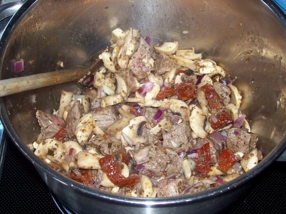 Würziges Gulasch "italienische Art" mit Mandelbutter-Pasta - Rezept - Bild Nr. 7