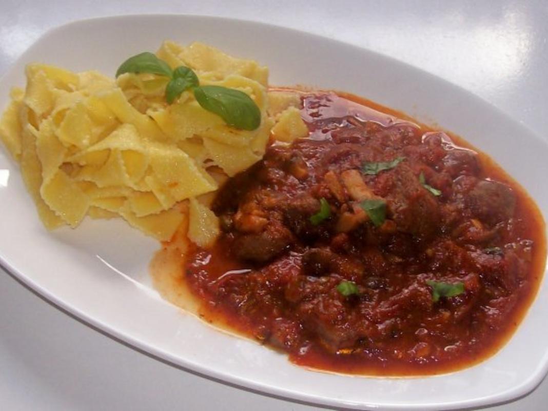 Würziges Gulasch &amp;quot;italienische Art&amp;quot; mit Mandelbutter-Pasta - Rezept ...