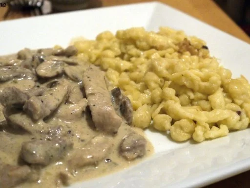 Rezept: Schweinegeschnetzeltes mit Spätzle Bild Nr. 10 Schweinegeschnetzeltes mit Spätzle - Rezept - Bild Nr. 10