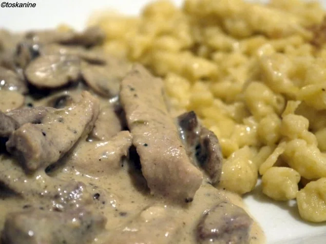 Rezept: Schweinegeschnetzeltes mit Spätzle Schweinegeschnetzeltes mit Spätzle - Rezept