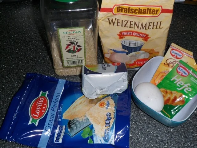 Parmesan Brezel-Brötchen - Rezept - Bild Nr. 2