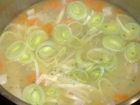Rezept: Westfälische Kartoffelsuppe mit Riesenbockwurst Bild Nr. 4 Westfälische Kartoffelsuppe mit Riesenbockwurst - Rezept - Bild Nr. 4