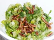 Salate: Romanasalat mit Pinienkerne - Rezept