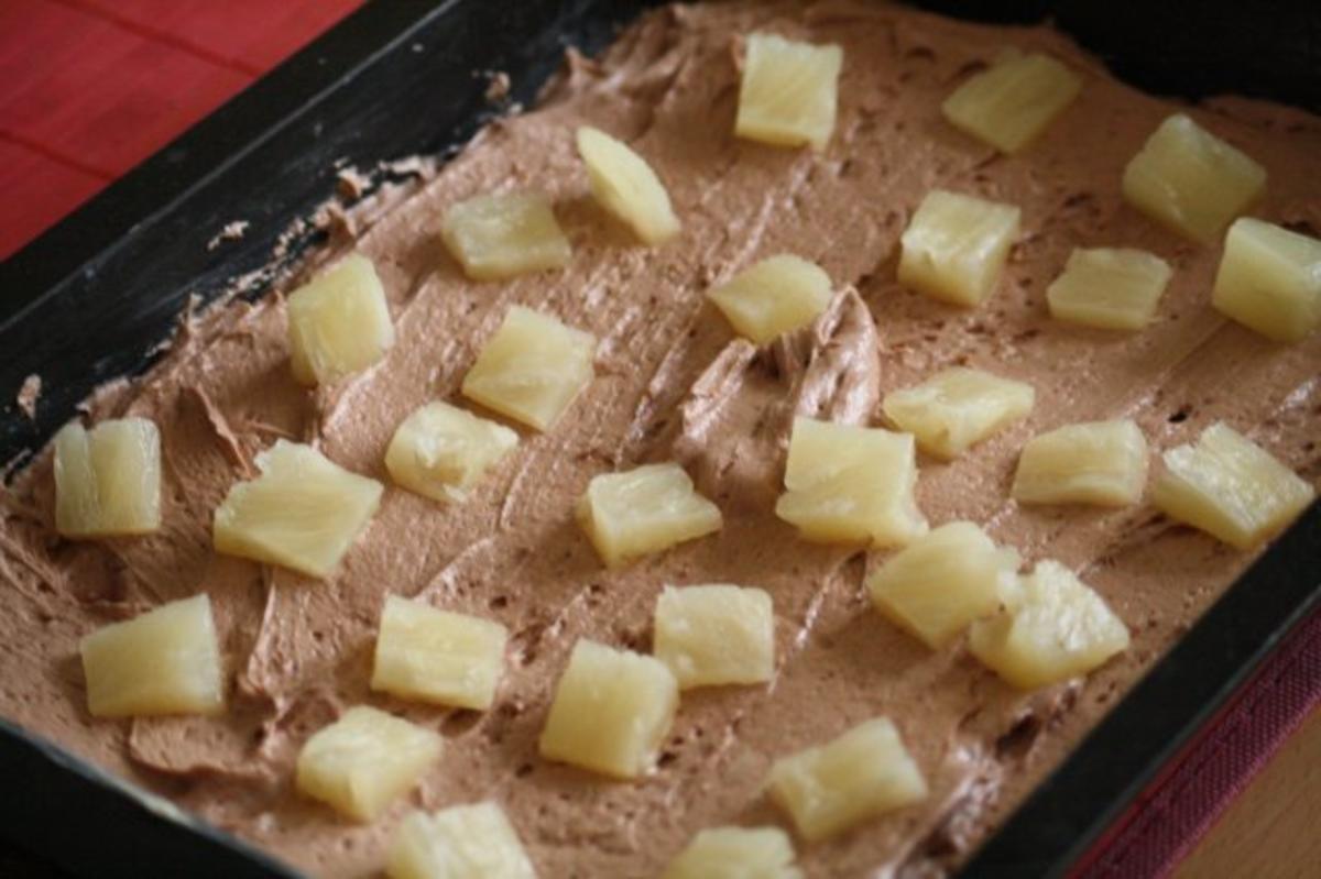 Schokoladenkuchen mit Schmandcreme,Ananas und Kiwi - Rezept - Bild Nr. 2