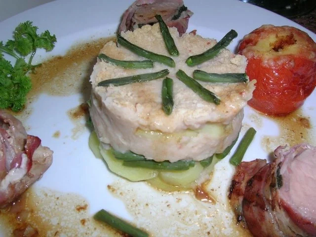 Schweinefilet nett verpackt an Bohnen-Kartoffeltörtchen - Rezept - Bild Nr. 2