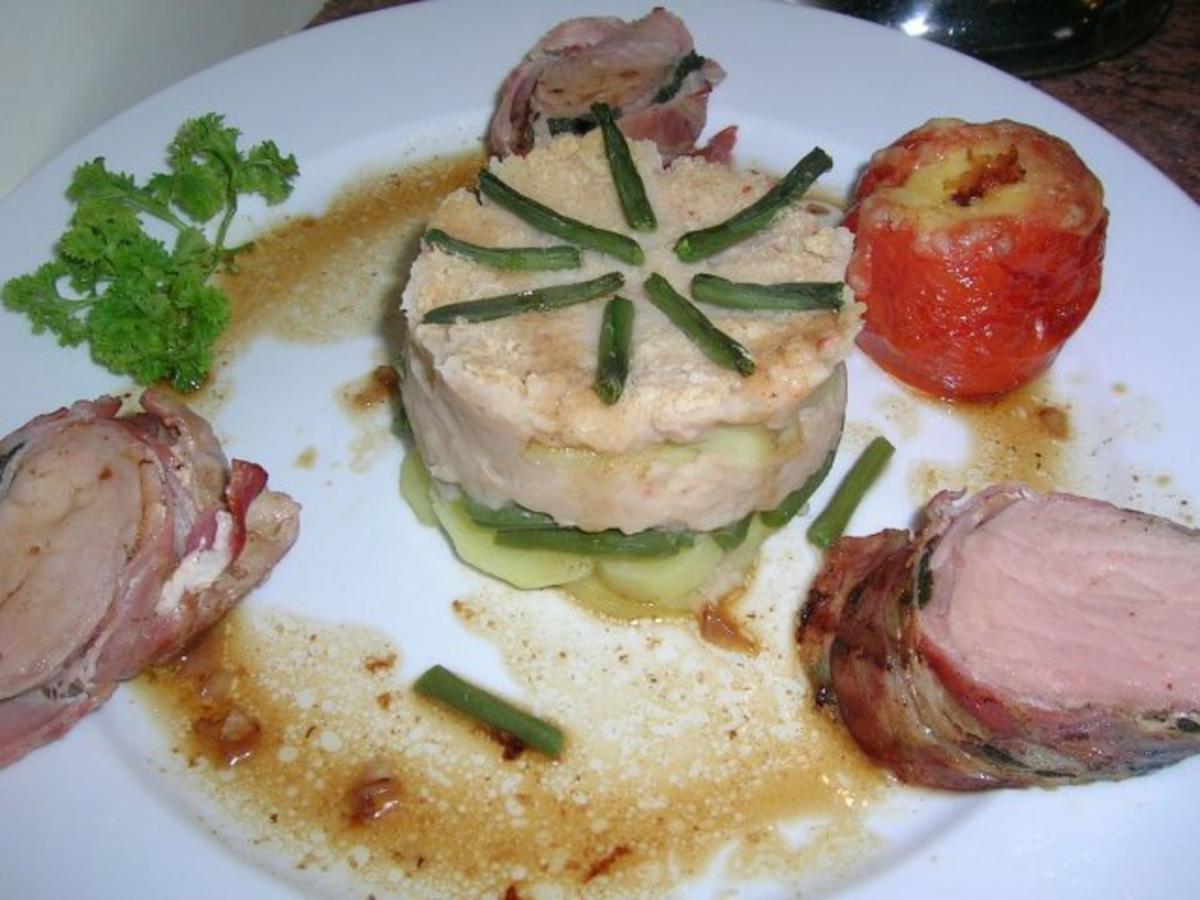 Schweinefilet nett verpackt an Bohnen-Kartoffeltörtchen - Rezept - Bild Nr. 3
