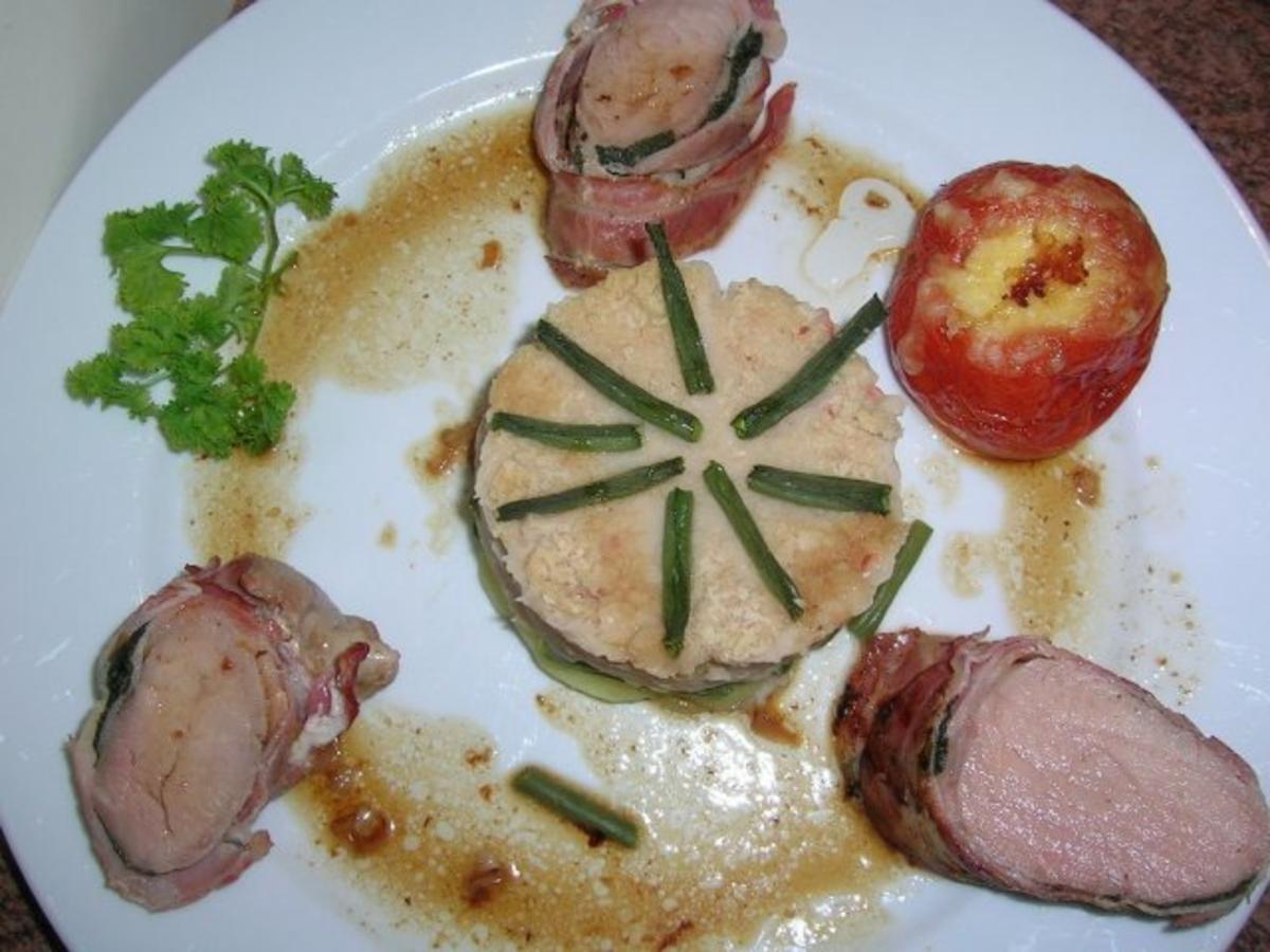 Schweinefilet nett verpackt an Bohnen-Kartoffeltörtchen - Rezept - Bild Nr. 4